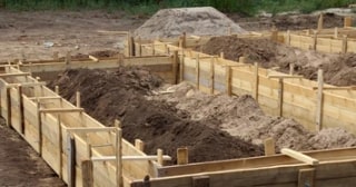 Ленточный фундамент с цоколем в Апшеронске - от 15678 руб.